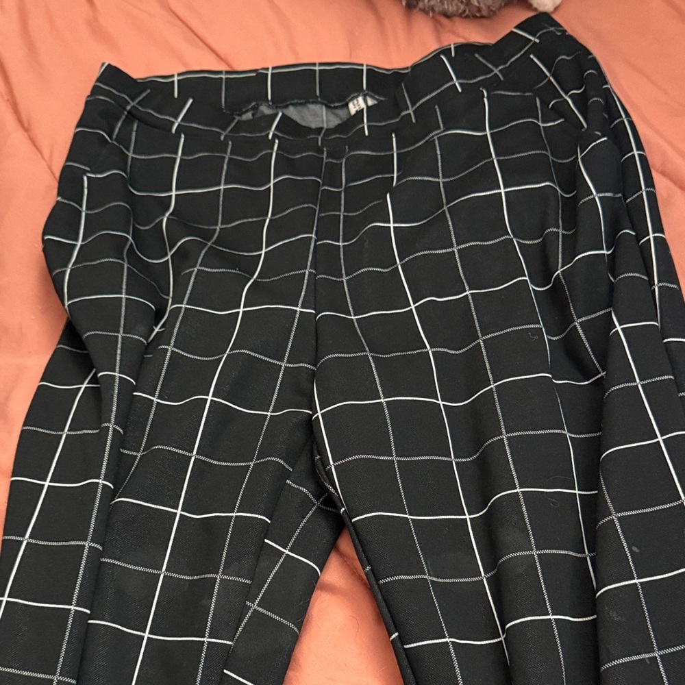 H&M Black Checkered Women's Capris